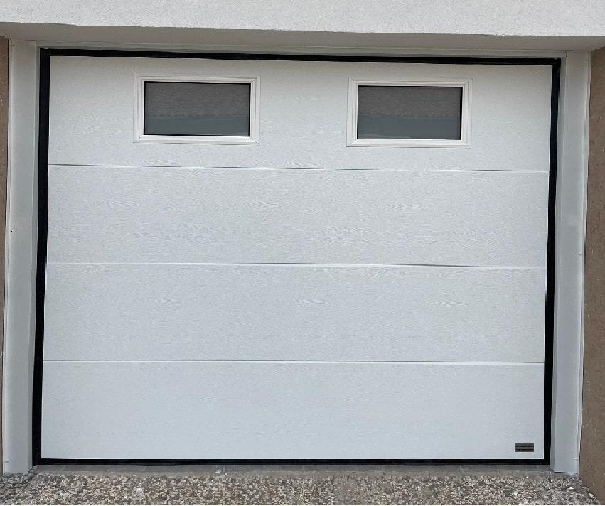 PUERTA DE GARAJE BLANCA